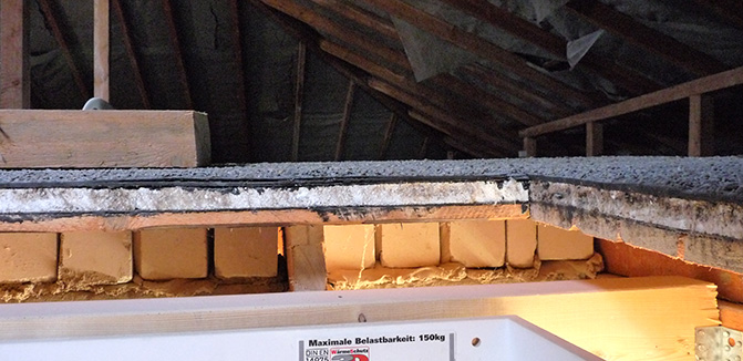 Bungalowdach wird gedämmte oberste Geschossdecke